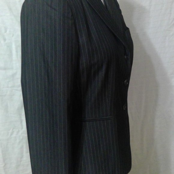 Beautiful Tahari 2 piece Pant Suit - Jacket size 10 Pants Size 8 - Picture 2 of 12